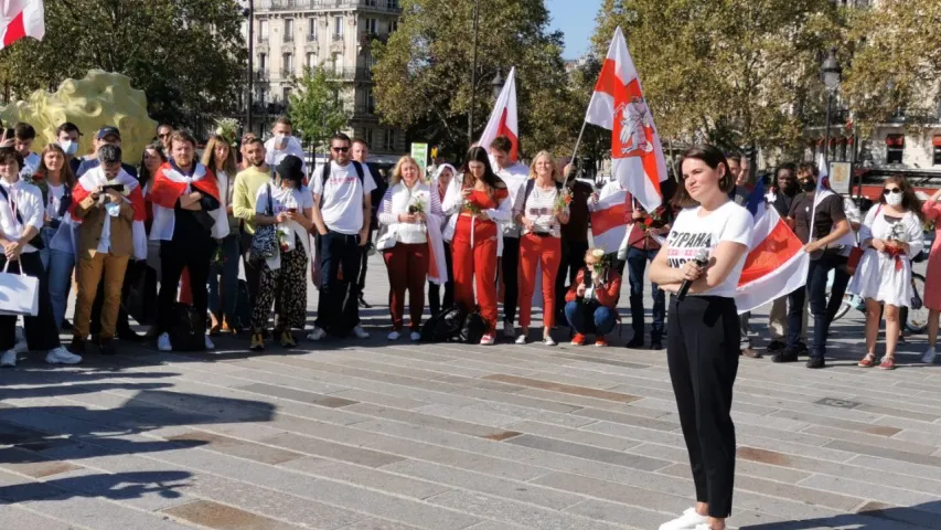 Святлана Ціханоўская сустрэлася ў Парыжы з беларусамі Францыі