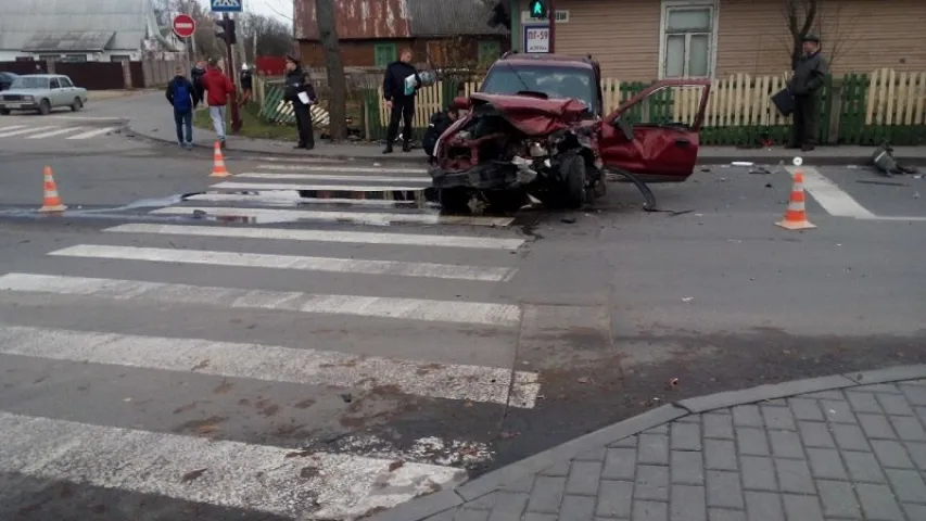 У Ваўкавыску кіроўца ўцякаў ад ДАІ, трапіў у аварыю і загінуў