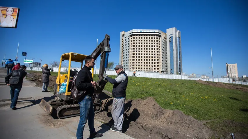 Фоторепортаж: Как Евровидение меняет левый берег Киева