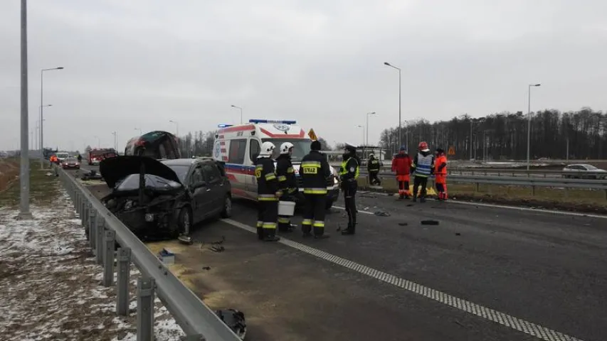 У Польшчы беларус на фуры наехаў на кіроўцаў, якія біліся на трасе (фота)