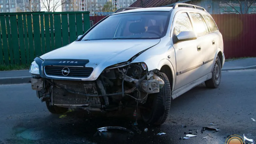 З’явілася відэа тарана матацыкла і легкавіка ў Светлагорску