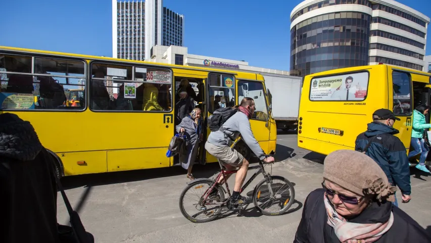 Фоторепортаж: Как Евровидение меняет левый берег Киева