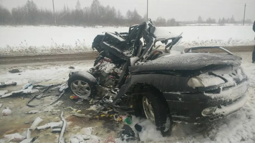 У аўтааварыі ў Пастаўскім раёне загінула сям'я з трох чалавек