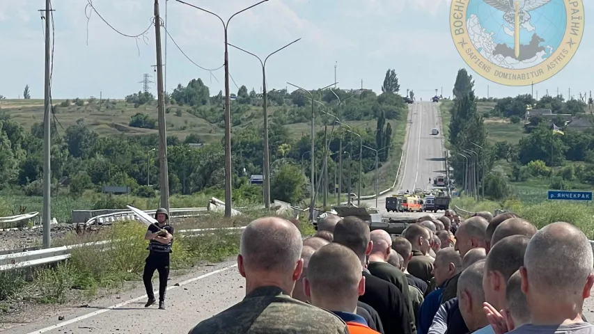 З'явіліся першыя фота вызваленых абаронцаў "Азоўсталі"