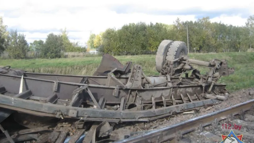 Пад Асіповічамі грузавы цягнік урэзаўся ў паўпрычэп МАЗа