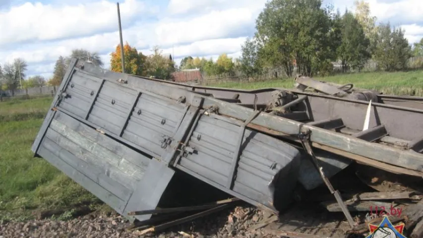 Пад Асіповічамі грузавы цягнік урэзаўся ў паўпрычэп МАЗа