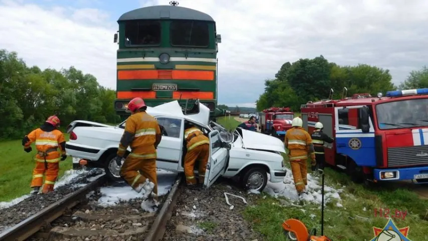 У Слоніме “Волга” трапіла пад грузавы цягнік, загінулі два чалавекі