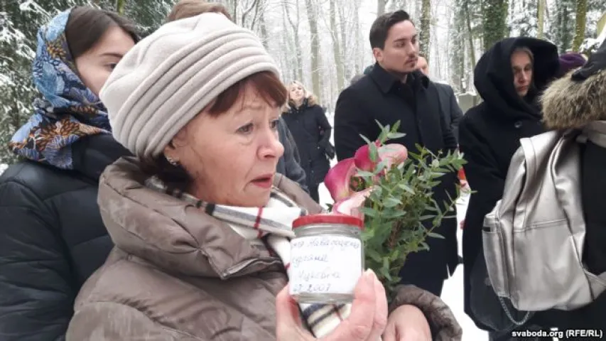 На труну Барыса Кіта паклалі бел-чырвона-белы сцяг і хлеб (фота)