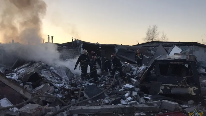 Трох чалавек шпіталізавалі пасля выбуху ў гаражах у Брэсце