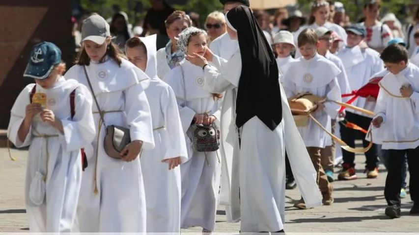 У Мінску католікі зладзілі працэсію Божага Цела