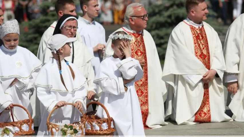 У Мінску католікі зладзілі працэсію Божага Цела