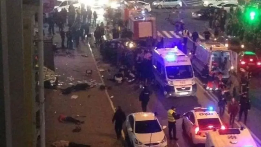 У Харкаве пазадарожнік урэзаўся ў натоўп пешаходаў