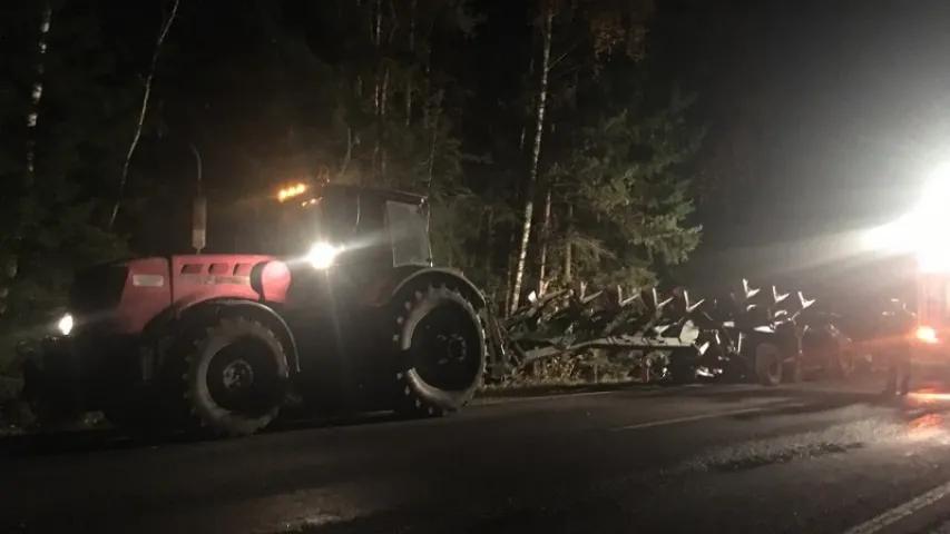 Пад Чэрыкавам легкавік наскочыў на трактар з плугам: 4 чалавекі загінулі