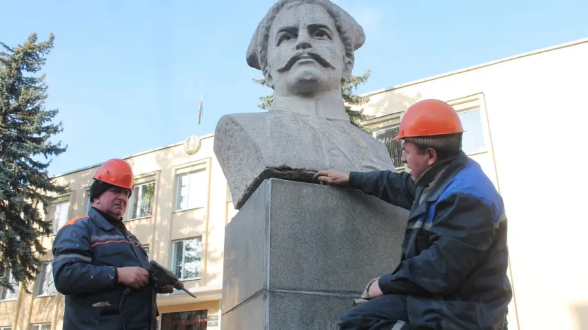 У Гродне дэмантавалі помнік Чапаеву (фота)