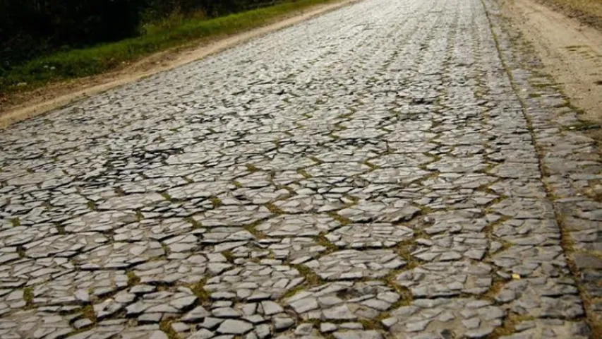 У Брэсце захаваюць дарожную плітку 30-х гадоў ХХ ст. (фота)