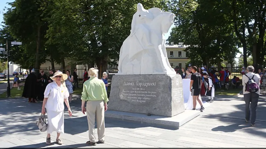 У Гродне ўрачыста адкрылі помнік князю Давыду Гарадзенскаму (фота)