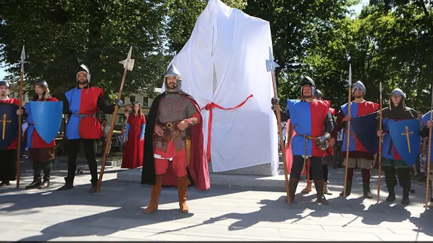 У Гродне ўрачыста адкрылі помнік князю Давыду Гарадзенскаму (фота)