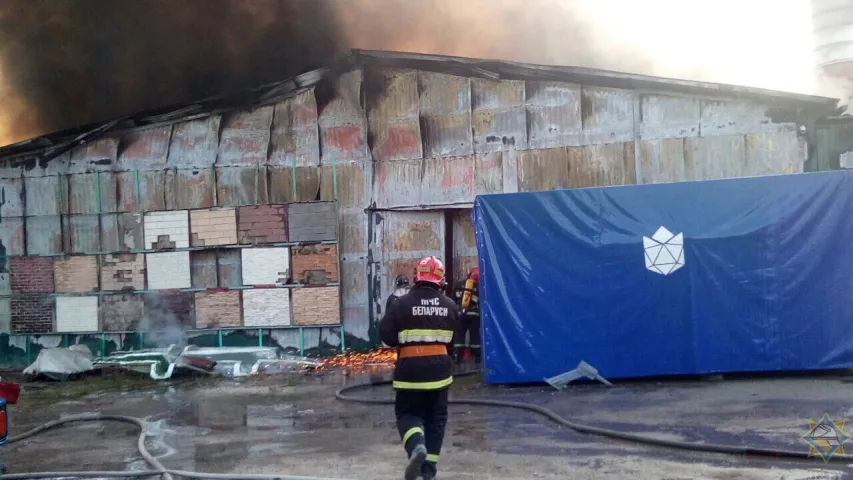 У Гомелі гарэў металічны ангар з прадукцыяй будаўнічага прадпрыемства