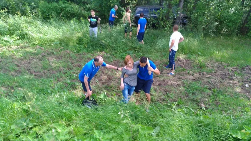 Футбалісты “Дняпра” па дарозе на матч са “Слуцкам” дапамаглі пацярпелым у ДТЗ