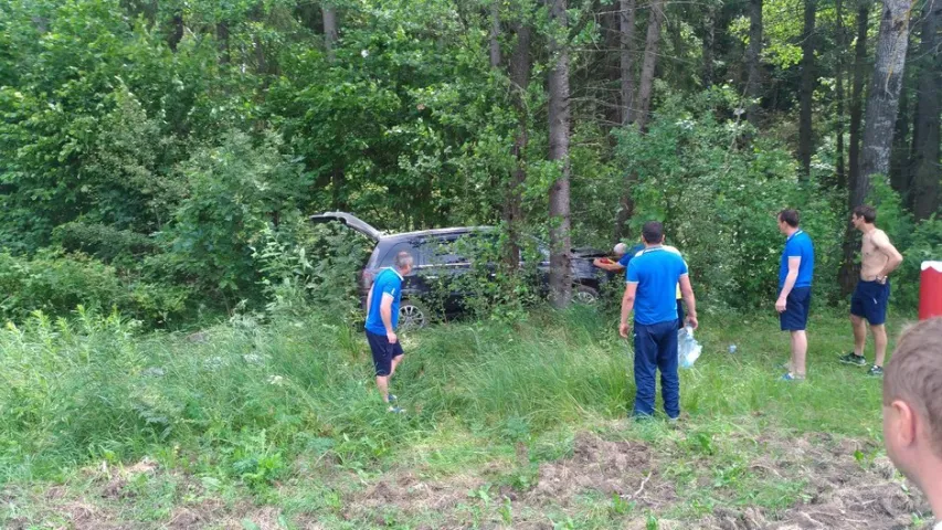 Футбалісты “Дняпра” па дарозе на матч са “Слуцкам” дапамаглі пацярпелым у ДТЗ