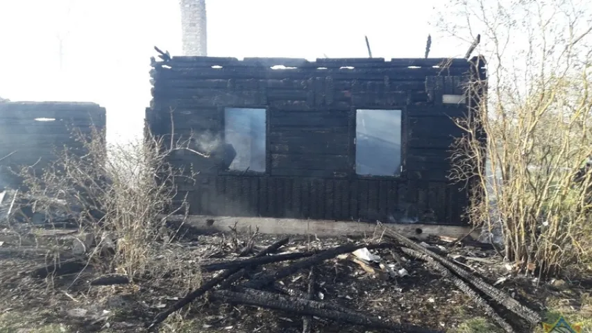 У Глыбоцкім раёне на пажары выратавалі мужчыну, яго сужыцелька загінула