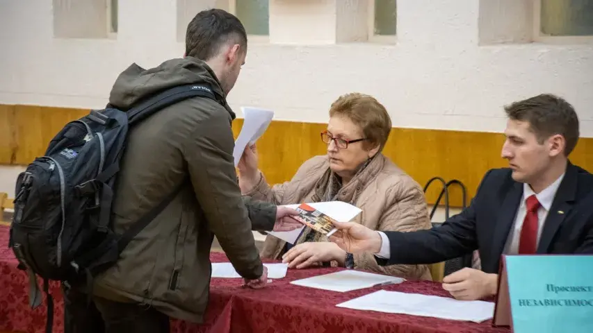 Як студэнты галасуюць датэрмінова: рэпартаж з выбарчых участкаў