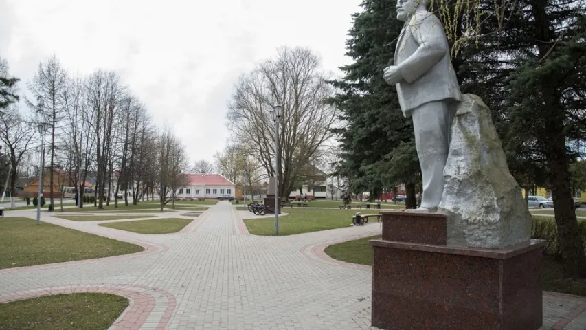 “Тры апазіцыянеры, два чыноўнікі”: едзем да беларускіх грамадскіх актывістаў!