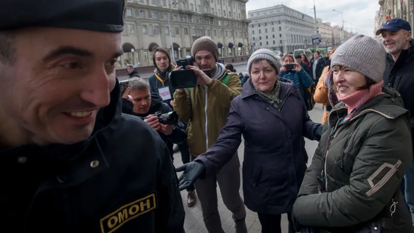 Акцыя на Кастрычніцкай у фотаздымках