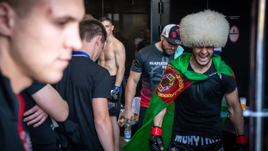 Байцы MMA правялі турнір на даху ў цэнтры Мінска