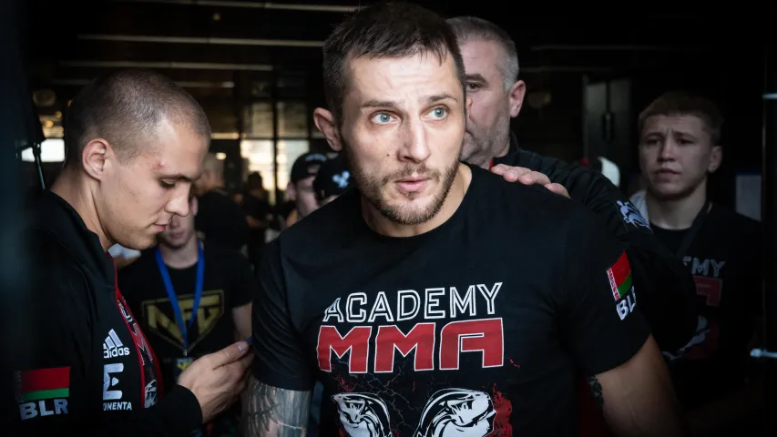 Байцы MMA правялі турнір на даху ў цэнтры Мінска