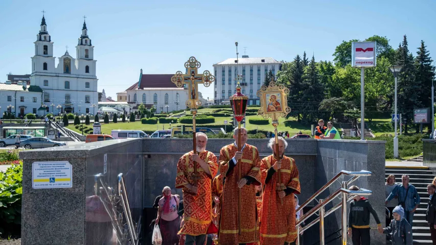 "Каб гэтага не паўтарылася": хрэсны ход у Мінску ў памяць пра трагедыю на Нямізе