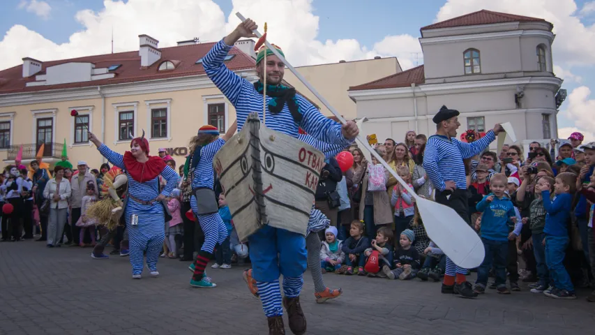 Фотарэпартаж з Мінскага форума вулічных тэатраў