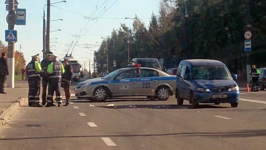 У Віцебску дзве 20-гадовыя студэнткі трапілі пад аўтамабіль (фота)