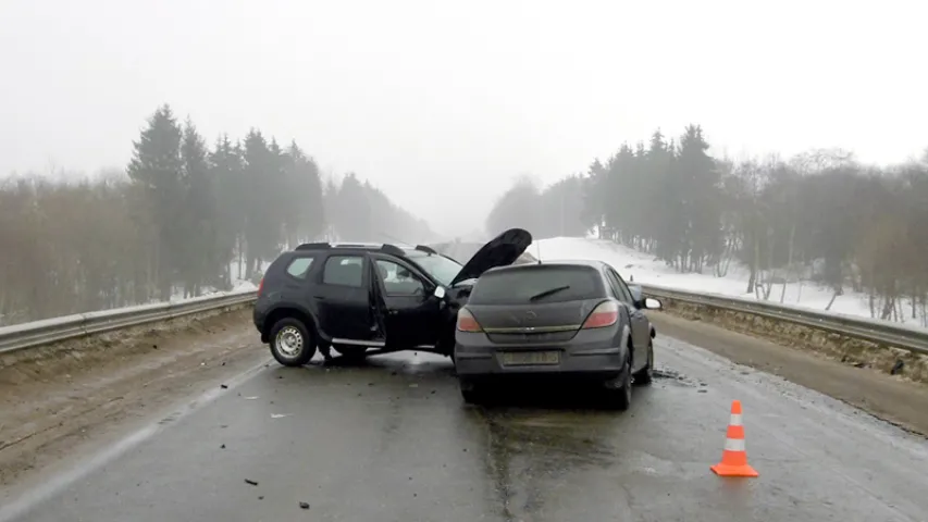 Страшная аўтааварыя пад Мінскам: адзін з кіроўцаў трапіў у рэанімацыю