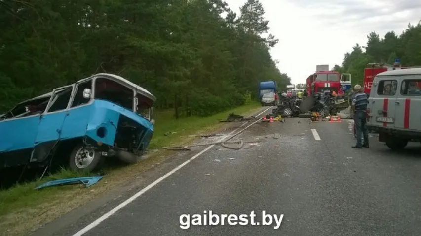 Страшная аўтааварыя пад Пінскам: два чалавекі загінулі, пяць пацярпелі (фота)