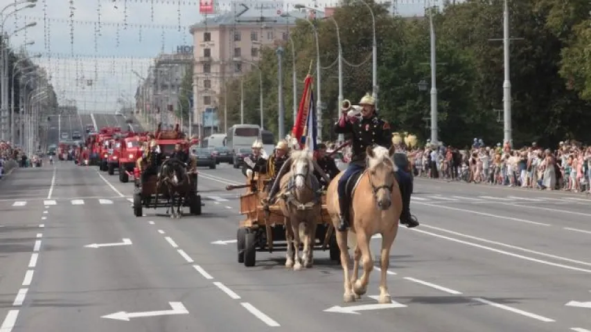 У Мінску адбыўся парад пажарнай тэхнікі (фота, відэа)