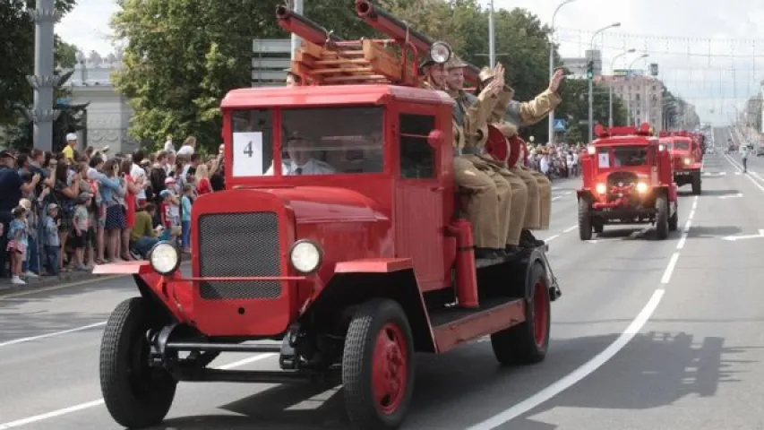 У Мінску адбыўся парад пажарнай тэхнікі (фота, відэа)