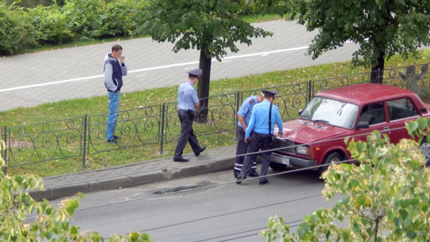 У Бабруйску аўтамабіль з расійскімі нумарамі збіў супрацоўніка ДАІ