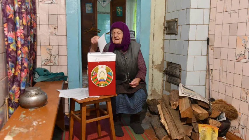 Як галасавалі на Палессі: са скрыняй па вёсках. Фотарэпартаж