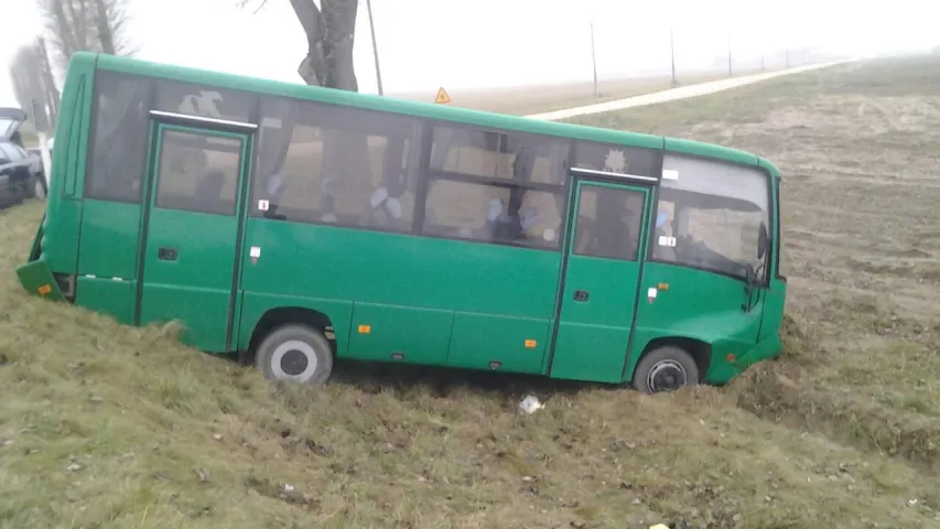 З’явіліся фотаздымкі з месца ДТЗ, у якое трапіў аўтобус з афіцэрамі 