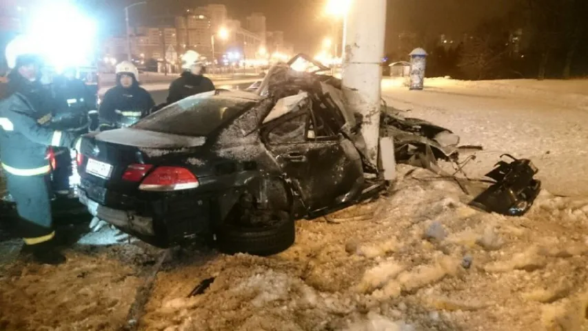 У Мінску BMW наляцеў на слуп (фота)