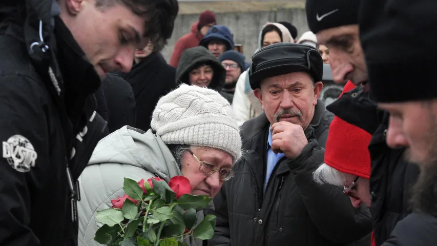 Гітарыста "Ляпіса Трубяцкога" Руслана Уладыку пахавалі пад Мінскам (фота)