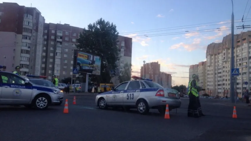 У Гродна падчас пагоні сутыкнуліся два аўтамабілі ДАІ (фота)