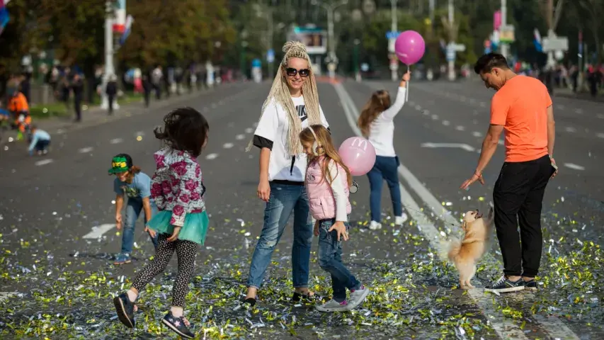 Мінскі паўмарафон: вядомыя спартсмены, касплэй і бегуны-вазочнікі