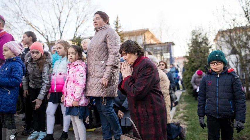 У Мінску 14 вернікаў пранеслі на сабе крыж (фота)