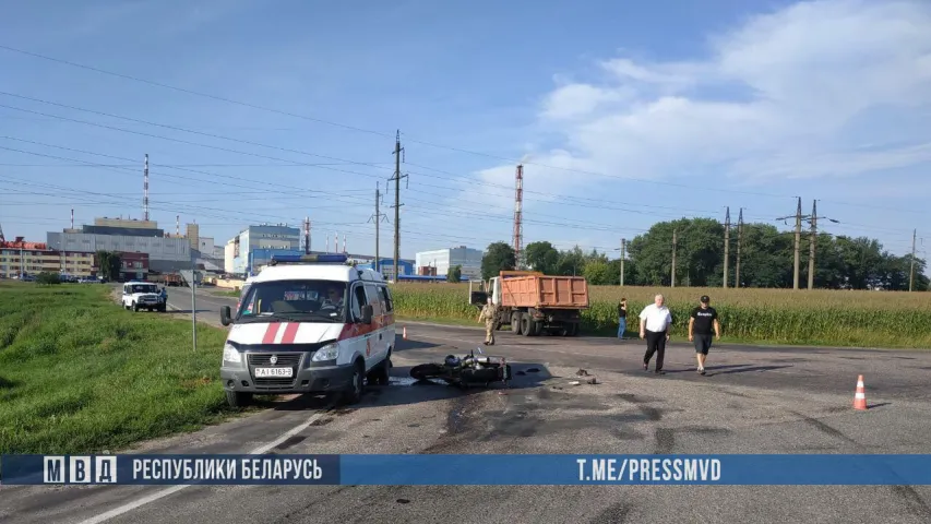 У Гомельскім раёне трапіў пад грузавік і загінуў матацыкліст