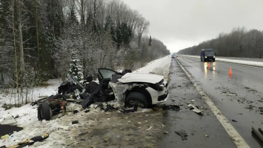 Пад Крупкамі адбылося лабавое сутыкненне BMW з фурай