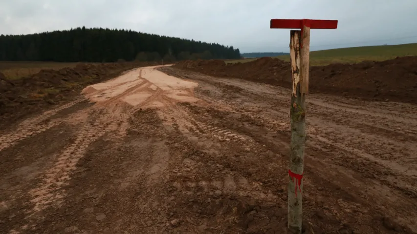 Пад Маладзечнам, нягледзячы на пратэсты, пачалі будаваць свінакомплекс (фота)