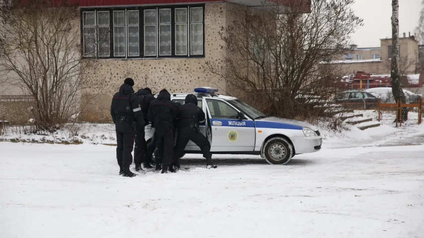 У Баранавічах жанчыны ўгаварылі “тэрарыста” аддаць ім гранату (фота)
