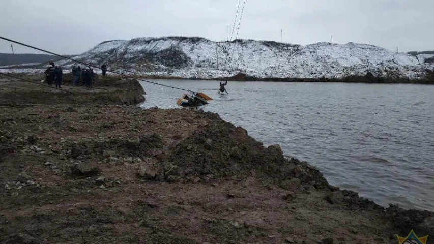 У Віцебскім раёне ратавалі БелАЗ, які патануў у кар'еры